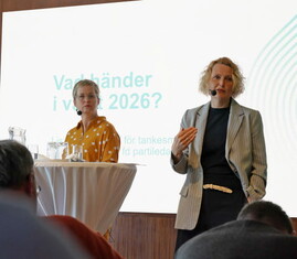 Bild på Lisa Pelling, chef för tankesmedjan Arena Idé, och Anna-Karin Hatt, tidigare partiledare för Centerpartiet.